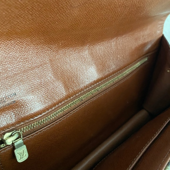 SOLD Auth Louis Vuitton Crossbody - Picture 8 of 12